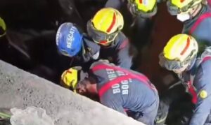 “Encontramos vida bajo los escombros”: Bomberos de Bogotá salvaron a un hombre atrapado en Cali tras terremoto