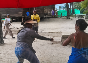 ¡Vuelve y juega en playas de Cartagena! Masajista y clienta, a los golpes por cuenta de un elevado cobro