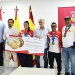 Gobernador Verano entrega estímulos por $27,5 millones a los medallistas del Atlántico en los Juegos Centroamericanos