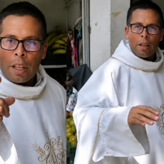Extranjero que fingía ser sacerdote y pedía dinero a cambio de bendiciones en Medellín y Bogotá sería extraditado