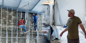 Cemento País y El que la Hace Rendir se unen para apoyar las obras de la parroquia de El Pozón