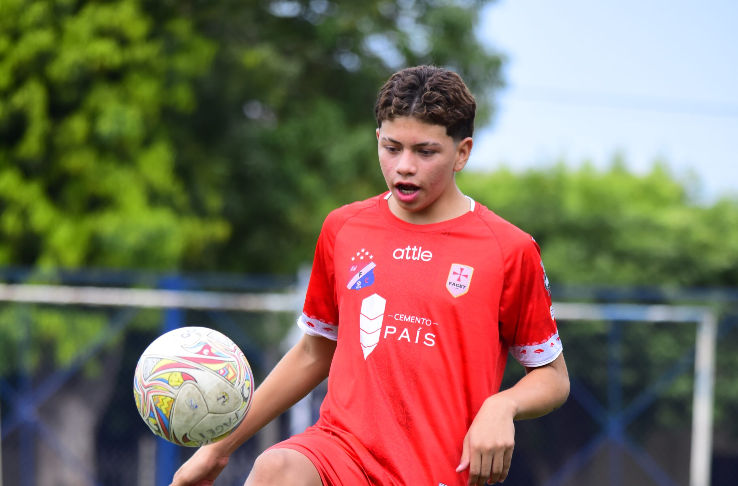 Cemento País celebra convocatoria del juvenil Ángel López a la Selección Colombia de Fútbol Sub-15