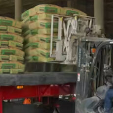 Cemento País envía tres tractomulas con cemento a Pereira para apoyar la reconstrucción tras el terremoto