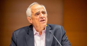 “Prefiero ir a bailar salsa”: Ernesto Samper reacciona con ironía tras no ser invitado a la posesión de De la Espriella