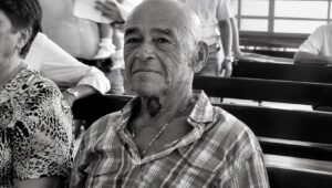 “Un motociclista lo arrolló y lo dejó tirado”: muerte de adulto mayor tras siniestro en el barrio La Luz