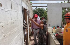 Gobernación entrega ayudas a 552 familias afectadas por vendaval en Juan de Acosta