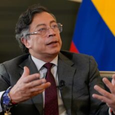 Petro niega corrupción en su gobierno, atribuye crisis fiscal al subsidio de la gasolina y arremete contra De la Espriella