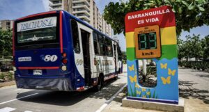 Con radares pedagógicos y señalización, Alcaldía de Barranquilla refuerza la movilidad segura en corredor de alto tráfico