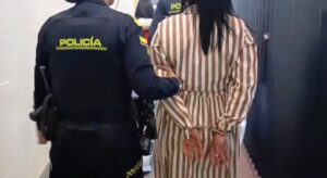 Capturadas dos mujeres que portaban estupefacientes adheridos a su cuerpo en el aeropuerto El Dorado de Bogotá