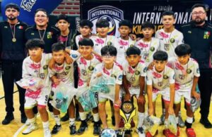 Niños campeones en torneo de fútbol en Armenia buscan regresar a México; quedaron varados en Colombia por terremoto