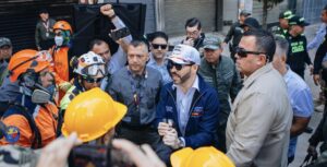 Presidente De la Espriella anunció ayuda económica en servicios públicos y subsidios de arriendo a afectados en Risaralda
