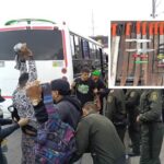 Descubren decenas de armas blancas a ‘barristas’ de Nacional en la requisa para entrar a El Campín de Bogotá