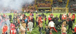 Continúa el repudio contra violencia sembrada por ‘barristas’ de Santa Fe y América en El Campín de Bogotá