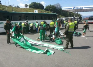 Dimayor contempla prohibir el ingreso de trapos a estadios del país: ven estos elementos como detonantes de violencia