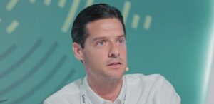 “Estaremos al lado de los emprendedores y comerciantes afectados”: ministro Mauricio Gómez