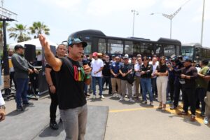 “Nuestra gente pidió un mejor transporte público”: alcalde Char entrega 30 nuevos buses para Transmetro
