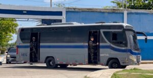 Arrancó el traslado de 20 reclusos desde Barranquilla: serán enviados a cárceles de Bogotá por orden presidencial