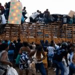 ¡Repudio! Camión con ayudas humanitarias para afectados por terremoto fue saqueado por decenas de personas en Buenaventura