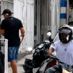 En video quedó registrado cómo sujetos en moto atracaron a una mujer en el barrio Las Palmas, Barranquilla