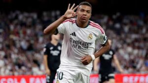 Con triplete de Mbappé, Real Madrid goleó a Real Sociedad y asumió parcialmente el liderato de La Liga