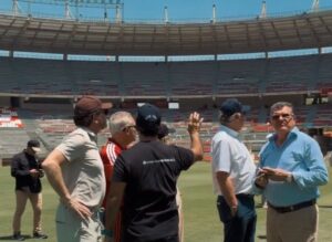 El mandamás de la Conmebol inspeccionó el “Supermetro” y lo calificó de talla mundial: ¡marchan bien las obras!