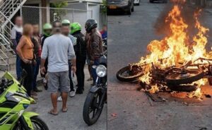 Presunto atracador se salvó de ser linchado por la comunidad en el barrio Galán, Barranquilla: le quemaron la moto