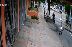 Otra vez los apodados “Motoratones” atacan en el barrio El Prado, Barranquilla: intentaron atracar a un joven