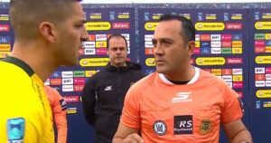 Árbitro argentino invitó a “farmear aura” a jugadores en medio del sorteo y fue sancionado por la AFA