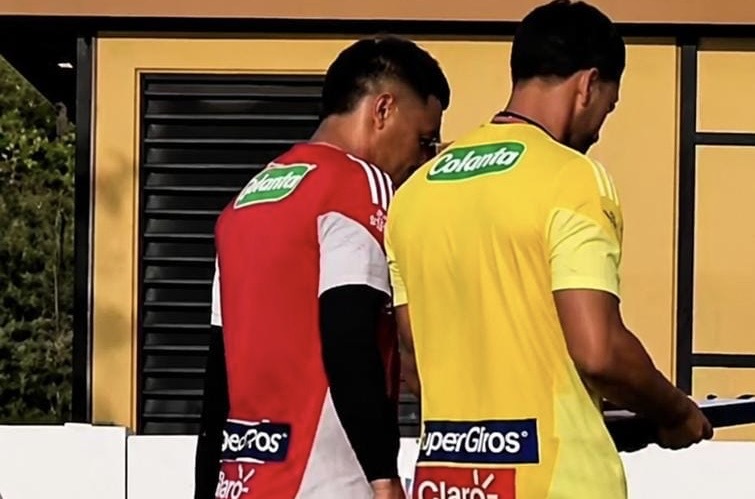 Viera ya cogió el tablero técnico y el silbato: inicia su historia como DT del Junior de Barranquilla