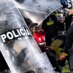 Por suerte, a Juanfer no lo impactó la botella lanzada desde la grada del estadio del Bucaramanga