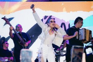 Barranquilla vibró con el vallenato de Karen Lizarazo y entonó a todo pulmón el tema “Enamórate de Mí”