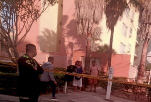 Video devela que adulto mayor se desplomó cuando caminaba por una calle de La Concepción, Barranquilla: habría sufrido infarto