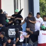 ¡Bochornoso! Fanáticos de las selecciones de Atlántico y Bolívar se fueron a los golpes tras la final de béisbol sub-15