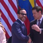 Con un fuerte estrechón de manos, presidente De la Espriella recibe al secretario Marco Rubio en Barranquilla
