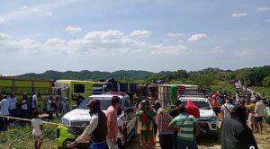 Bus que transportaba estudiantes chocó con una volqueta en Sucre: reportan varios estudiantes heridos y un muerto
