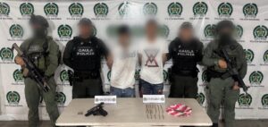 Capturan a dos presuntos sicarios de los Costeños con droga y un arma en Villa Rosario, Barranquilla