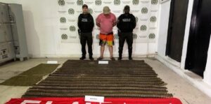 Inspección a vehículo terminó con un presunto integrante del ELN capturado y millonario arsenal incautado en Aguachica