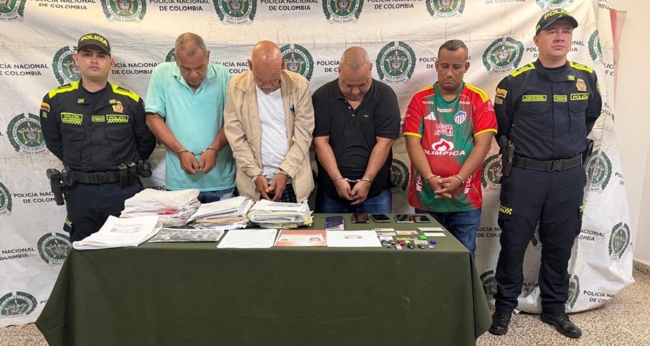 Golpe a presunta red de tráfico de migrantes: capturan a 15 personas, entre ellas funcionarios de la Registraduría