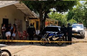 Beyer tomaba fresco en la terraza de su casa en Sabanagrande cuando el sicario le disparó: ¡resultó gravemente herido!