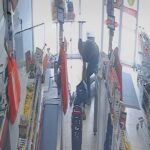 Policías de civil neutralizaron a dos atracadores en almacén de cadena en el barrio El Por Fin, Barranquilla