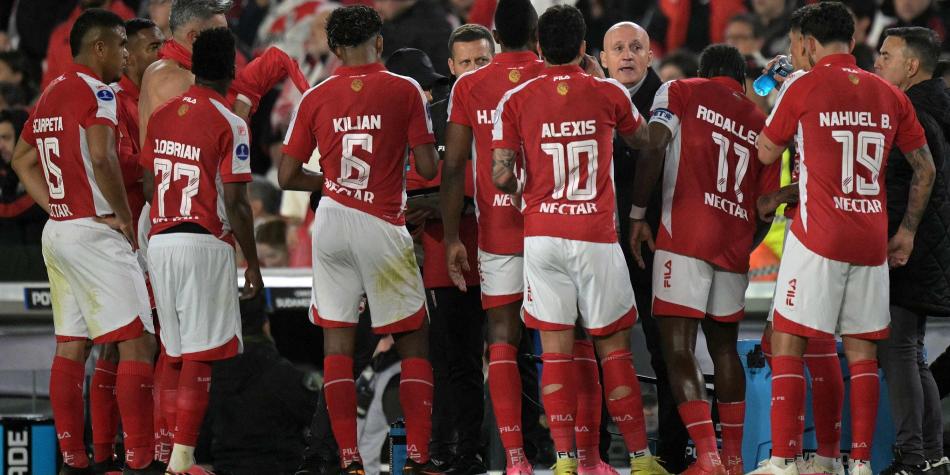 Santa Fe sepultó en Brasil su deseo de celebrar en el Supermetro de Barranquilla: Vasco lo eliminó de Sudamericana