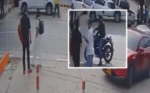 Atracan a pareja en vía del barrio Paraíso, norte de Barranquilla: ¡atracador y cómplice se marcharon campantemente!