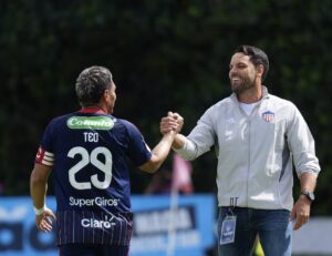“Hoy vemos cuál es el camino”: Viera se aferra a creer que le darán vuelta al oscuro panorama
