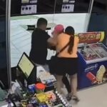 Atracador fue reducido por quienes iban a ser sus víctimas en un local comercial en el barrio Ciudad Jardín, Barranquilla