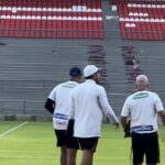 Junior hizo el reconocimiento del nuevo gramado del Metropolitano: el Tiburón y la primera práctica en su hábitat natural