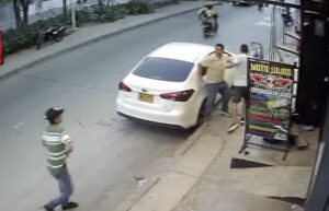 ¡Volvió a vivir! Su malicia ayudó a hombre a escabullírsele al sicario en la avenida Las Torres, Soledad