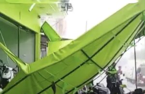 Fuertes lluvias de este lunes provocaron desbordamiento de un arroyo en Barranquilla y vientos huracanados en Soledad
