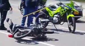 Mujer iba en moto por la Circunvalar de la Prosperidad y un perro se le atravesó: ambos murieron