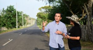 “Estamos llevando 17,24 km de iluminación solar a las vías rurales del Atlántico”: Pedro Lemus