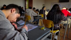 Colombia “se rajó” nuevamente en las pruebas PISA: 7 de cada 10 estudiantes no alcanzan lo básico en matemáticas